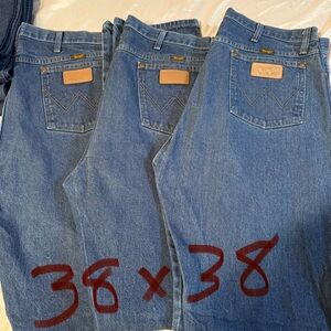 Wrangler Men's Classic Blue Relaxed Jeans